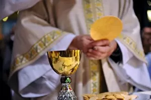 Images Dated 1st April 2010: Eucharist celebration, Paris, France, Europe