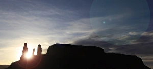Images Dated 11th April 2010: The evening sun sinks between a triple-monolith in the sandstone cliffs