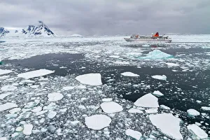 Sustainability Prints: Expedition ship The Bremen operating from Ushuaia