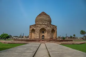 Center Prints: Explore the architecture and history of the Tomb of Asif Khan in Lahore