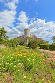 Spots Prints: Explore Donnafugata Castle surrounded by gardens and blue skies in Sicily