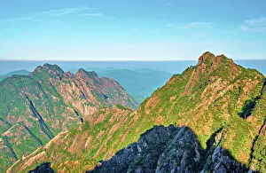 Vistas Prints: Explore Huangshan Mountain with stunning peaks and clear skies in Anhui Province