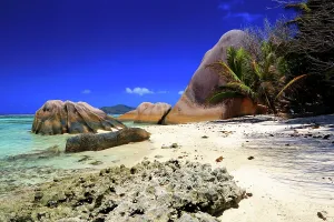 Lovers Prints: Explore the natural beauty of Anse Source dArgent beach with rocks