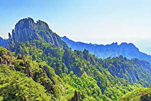 Vista Prints: Explore the natural beauty of Huangshan Mountain in Anhui Province