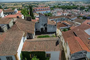 Streets Prints: Explore the rooftops and architecture surrounding the Cathedral of Vora in Evora