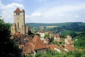 Occitanie Prints: Explore Saint-Cirq-Lapopie with its historic buildings
