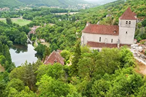 Charming Prints: Explore the scenic views and historic architecture of Saint-Cirq-Lapopie in the Lot department of France