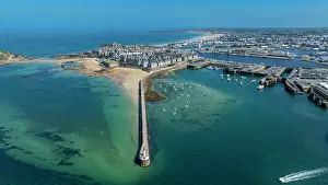 Attractions Prints: Explore the walled city of Saint-Malo in Brittany