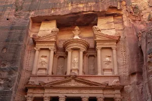 Sandstone Prints: Exploring the ancient architecture of Al-Khazneh in Petra