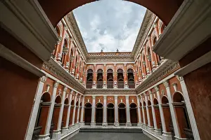 Windows Prints: Exploring the architecture of historic Sonargaon