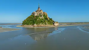Land Prints: Exploring the architecture and landscape of Mont St
