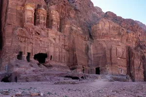Tomb Prints: Exploring Corinthian Tomb and royal tombs in historic Petra