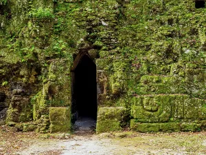 Excavation Prints: Exploring the entrance of Group G at Acanaladuras Palace in Tikal