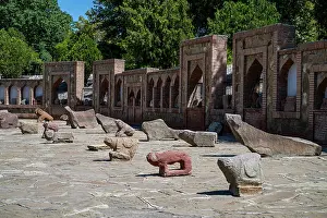Sculptures Prints: Exploring the historical and cultural significance of Momine Khatun Mausoleum in Nakhchivan