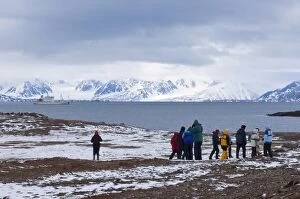 Images Dated 16th June 2005: Exploring the Lerneroyane or Lerner Islands, Svalbard Archipelago, Norway