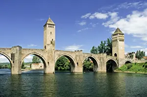 Riverfront Prints: Exploring Pont Valentre in Cahors