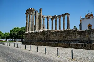 Columns Prints: Exploring Roman Temple remnants in Evora
