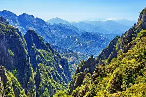 Vista Prints: Exploring the rugged mountains of Huangshan in Anhui Province