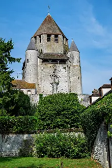 Preservation Prints: Exploring St. Quiriacus church and its historic architecture in Provins