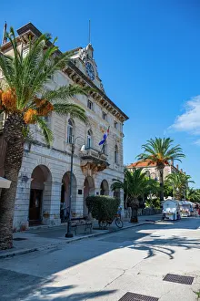 Atmosphere Prints: Exploring Stari Grad with palm trees, historic buildings, and clear blue skies in Croatia