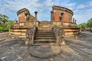 Sculptures Prints: Exploring Vatadage temple in Polonnaruwa