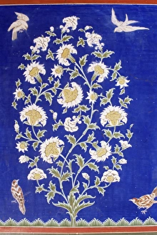 Detail of exquisite wall painting in the Sheesh Mahal (hall)