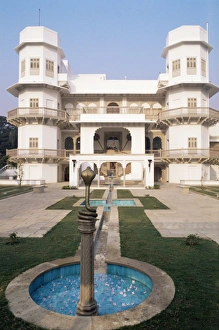 Local Famous Place Prints: Exterior of the palace