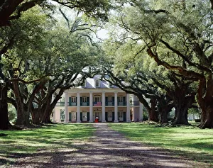 Images Dated 29th August 2008: Exterior of Plantation Home