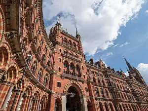 Visitor Attraction Prints: Exterior of St. Pancras International railway station