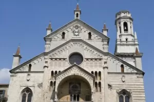 Images Dated 13th August 2005: Fa?ade of the Santa Maria Matricolare Duomo, Verona, Italy
