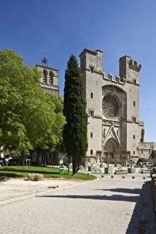 Images Dated 14th April 2011: The front facade of Beziers Cathedral, Beziers, Languedoc-Roussillon, France, Europe