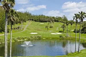 Images Dated 4th April 2011: Fairmont Southampton Hotel and Golf Club, Bermuda, Central America