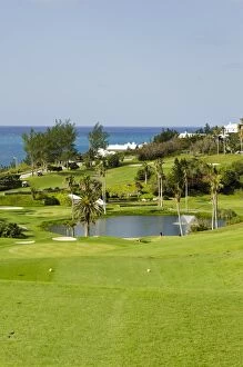 Images Dated 3rd April 2011: Fairmont Southampton Hotel and Golf Club, Bermuda, Central America