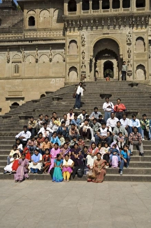 Maheshwar Prints: Family portait at Shiva Hindu temple and Ahilya Fort