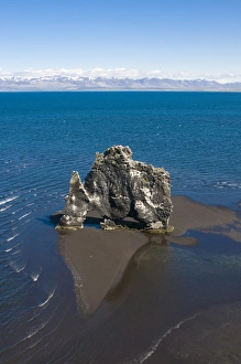 Images Dated 10th June 2009: Famous Hvitserkur rock formation offshore, Vatnsnes Peninsula, Iceland, Polar Regions
