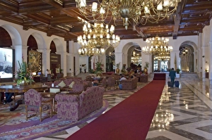 Images Dated 30th May 2005: Most famous Manila Hotel, Manila, The Philippines, Southeast Asia, Asia