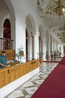 Images Dated 30th May 2005: Most famous Manila Hotel, Manila, The Philippines, Southeast Asia, Asia