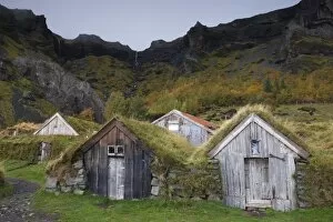Images Dated 29th September 2008: Farm buildings at Nupsstadur, under Lomagnupur cliffs, dating from the 18