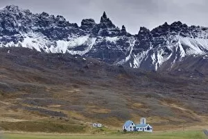 Farm and spectacular rocky spires, 1188 m, at Hals, in Oxnadalur valley