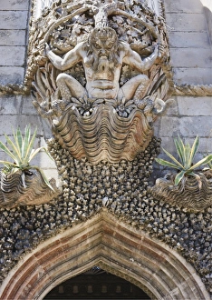 Images Dated 12th August 2008: Fierce gargoyle above archway, Pena National Palace, UNESCO World Heritage Site
