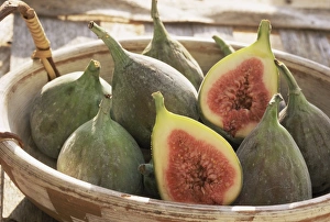 Healthy Food Prints: Figs in a baskest