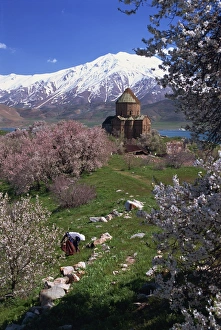 Asia Minor Prints: Figure at work below the Armenian Church of the Holy Cross