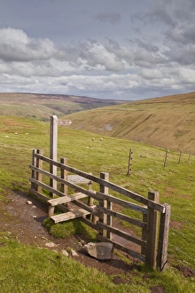 Signpost Prints: A fingerpost pointing towards Littondale in the Yorkshire Dales
