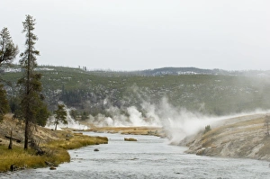Images Dated 5th October 2007: Firehole River near Lower Geyser Basin, Yellowstone National Park, UNESCO World Heritage Site