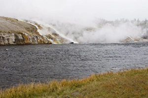 Images Dated 5th October 2007: Firehole River near Lower Geyser Basin, Yellowstone National Park, UNESCO World Heritage Site