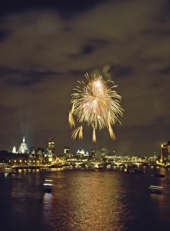 Images Dated 16th February 2009: Firework display over the River Thames after the Lord Mayors Parade