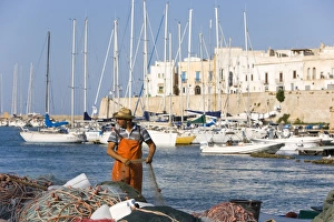 Images Dated 9th July 2008: Fisherman, the castle, Gallipoli, Lecce province, Puglia, Italy, Europe