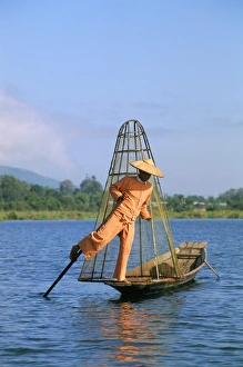 Fisherman, Inle Lake, Shan State, Myanmar (Burma), Asia