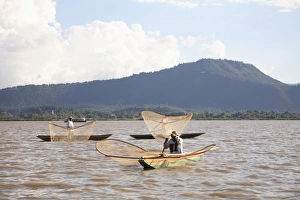 Images Dated 2nd November 2008: Fisherman, Lake Patzcuaro, Patzcuaro, Michoacan state, Mexico, North America