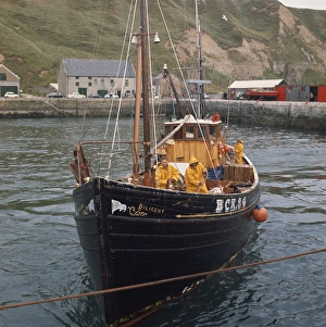 Caithness Prints: Fishermen on boat leaving Scrabster